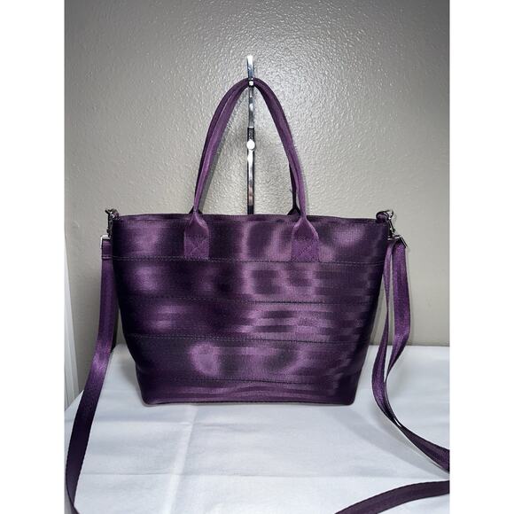 Harveys Seatbelt Bag Streamline Tote Purse Handbag Crossbody Purple - Picture 2 of 8